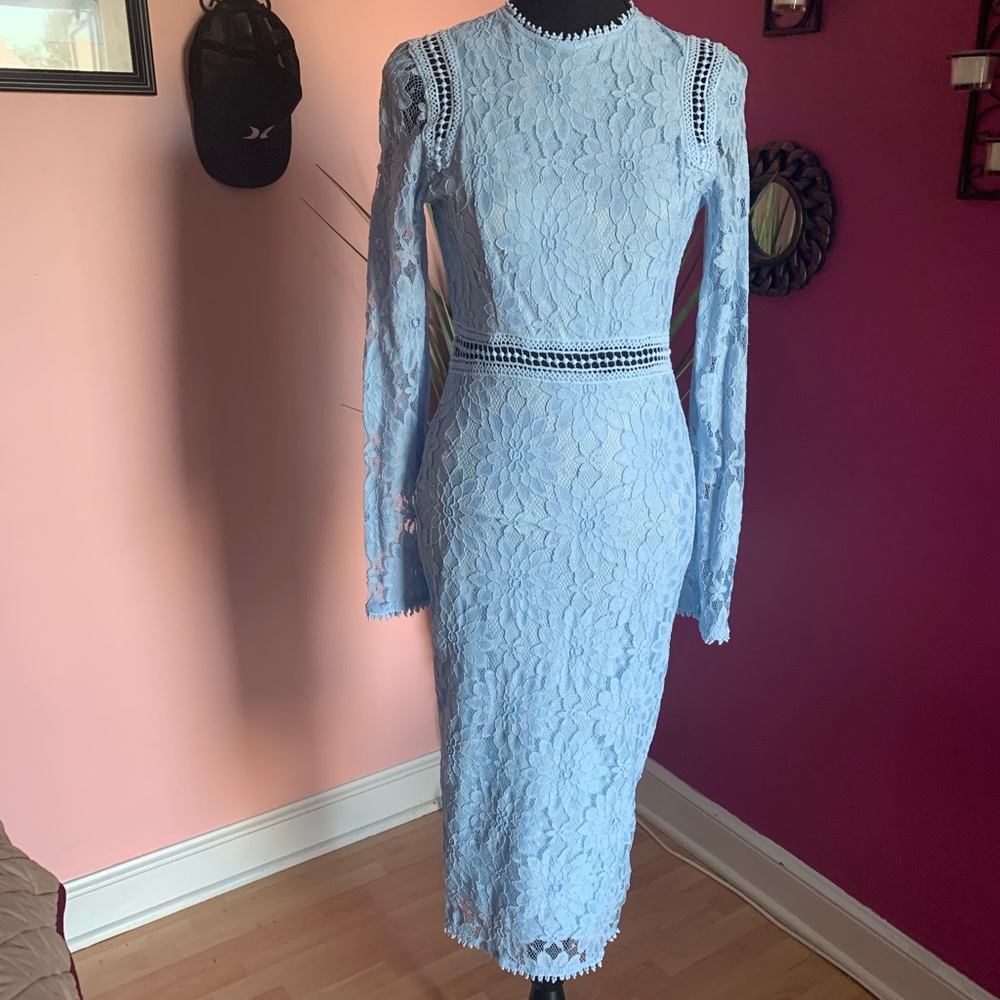 PrettyLittleThing: Blue Lace Dress